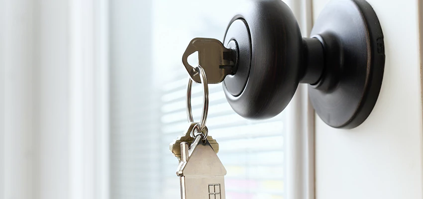 Bifold Door Knob Replacement in Kingsburg, California